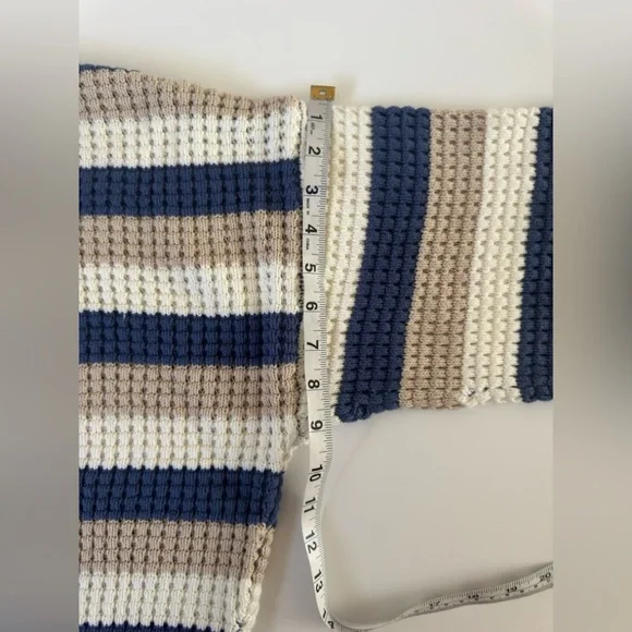 Hollister Navy and Cream Textured Sweater 💙🤍🤎
*NEW WITH TAGS 🏷️ - Picture 9 of 9